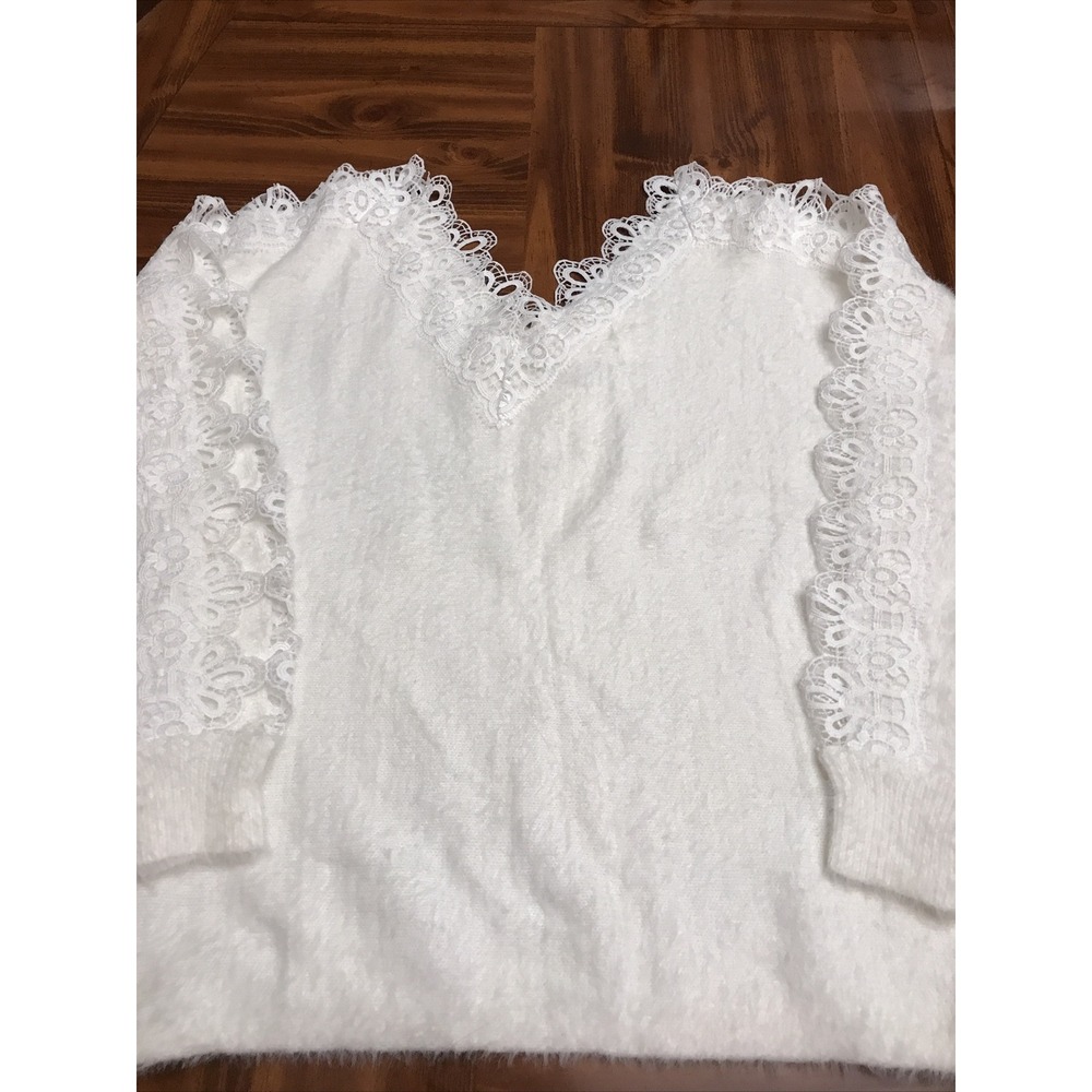 Dirty Hooligan Boutique‎ medium ivory fur lace sweater
